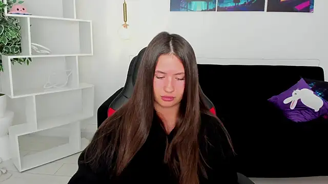 milaleoneli online show from 25, 11, 2025