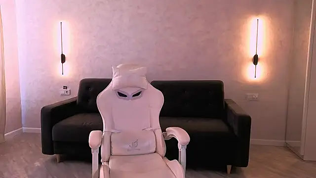 Snapshot of EmmaKeam chatting on 3, 4, 2026 EmmaKeam online show from 3, 4, 2026