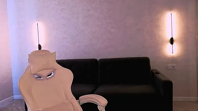 Snapshot of EmmaKeam chatting on 9, 4, 2026 EmmaKeam online show from 9, 4, 2026