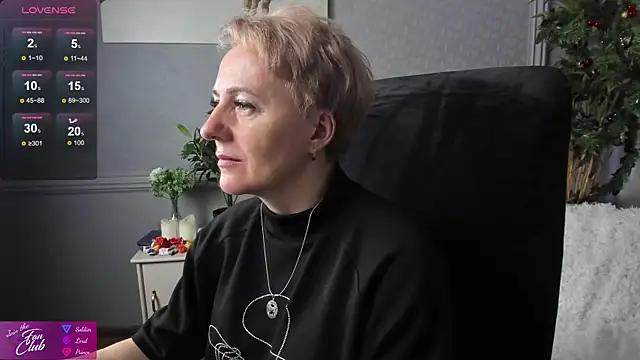 Snapshot of Nika_Smit chatting on 13, 12, 2024 Nika Smit online show from 13, 12, 2024