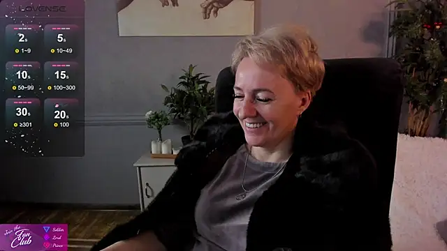 Snapshot of Nika_Smit chatting on 15, 12, 2024 Nika Smit online show from 15, 12, 2024