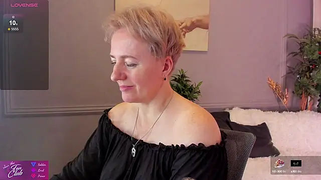 Snapshot of Nika_Smit chatting on 4, 1, 2025 Nika Smit online show from 4, 1, 2025