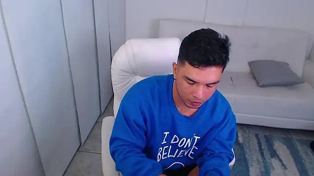 Snapshot of estebandelouis chatting on 17, 2, 2025 estebandelouis online show from 17, 2, 2025