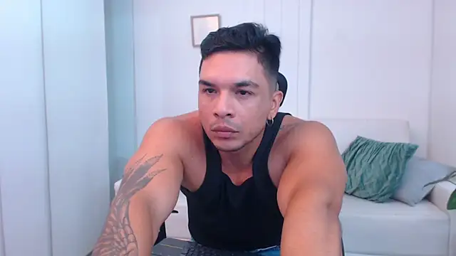 Snapshot of estebandelouis chatting on 4, 3, 2025 estebandelouis online show from 4, 3, 2025