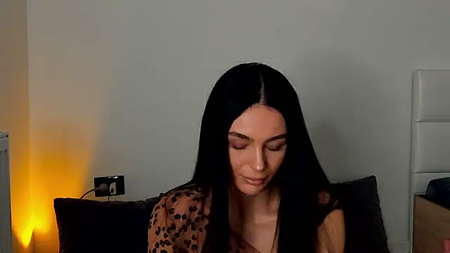 IvyKaelani online show from 1, 2, 2025