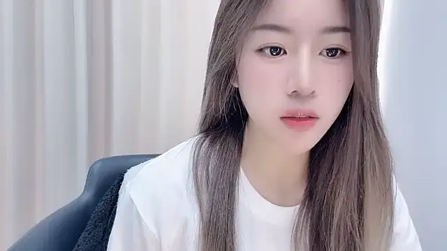 Snapshot of chloe-01 chatting on 4, 12, 2024 chloe-01 online show from 4, 12, 2024