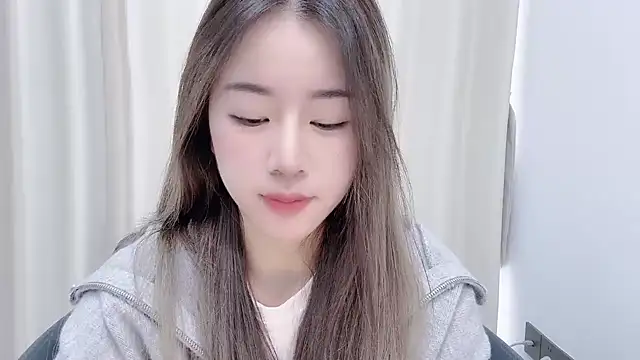 Snapshot of chloe-01 chatting on 5, 12, 2024 chloe-01 online show from 5, 12, 2024