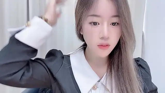 Snapshot of chloe-01 chatting on 12, 12, 2024 chloe-01 online show from 12, 12, 2024