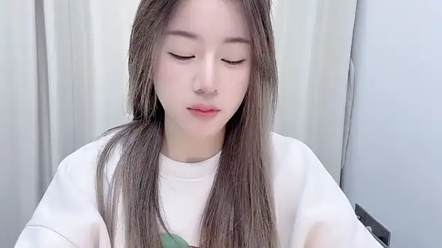 Snapshot of chloe-01 chatting on 14, 12, 2024 chloe-01 online show from 14, 12, 2024