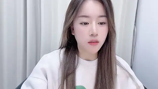 Snapshot of chloe-01 chatting on 21, 12, 2024 chloe-01 online show from 21, 12, 2024