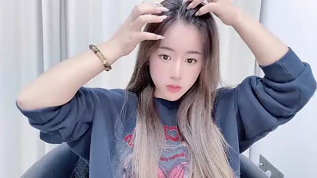 Snapshot of chloe-01 chatting on 16, 1, 2025 chloe-01 online show from 16, 1, 2025