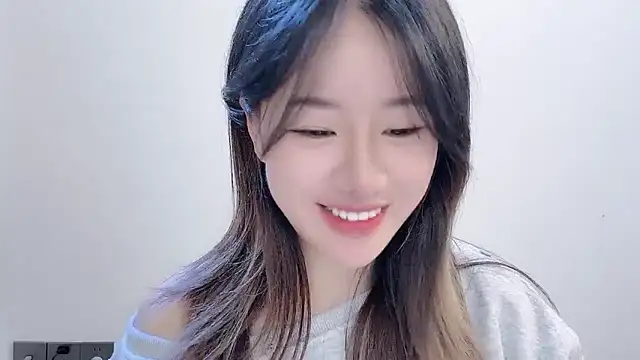 Snapshot of chloe-01 chatting on 15, 11, 2025 chloe-01 online show from 15, 11, 2025