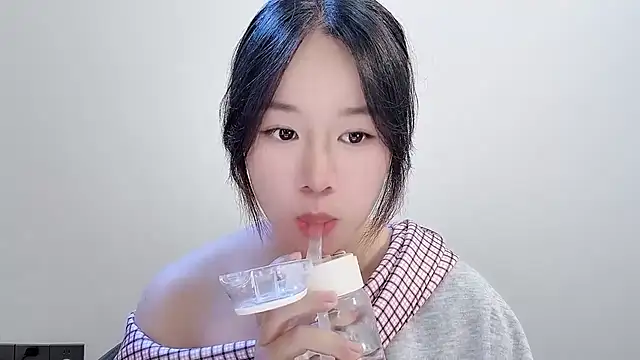 Snapshot of chloe-01 chatting on 16, 11, 2025 chloe-01 online show from 16, 11, 2025