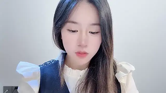 Snapshot of chloe-01 chatting on 17, 11, 2025 chloe-01 online show from 17, 11, 2025