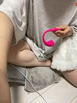 mochi mo chi  online show from 29, 10, 2025