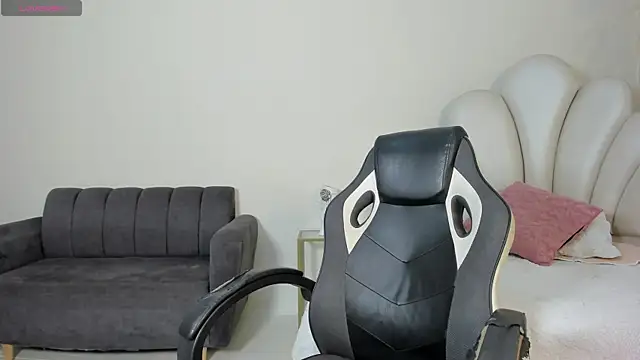 MaximusDick1  online show from 23, 6, 2026