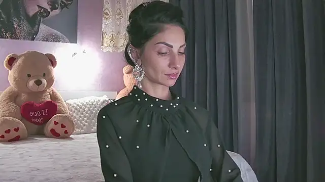 Snapshot of EvelynAisha chatting on 20, 11, 2025 EvelynAisha online show from 20, 11, 2025