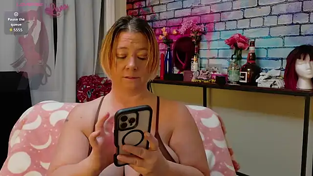 Luna1984 online show from 10, 2, 2026