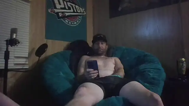 Snapshot of Edward_LongCock chatting on 12, 11, 2025 Edward LongCock online show from 12, 11, 2025