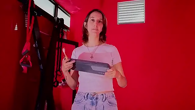 Ambar Roux  online show from 27, 4, 2026