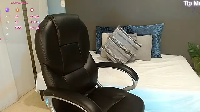 Snapshot of violeta_leon chatting on 11, 9, 2025 violeta leon online show from 11, 9, 2025