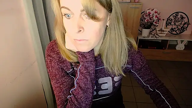 Snapshot of Hot_Milady chatting on 11, 12, 2024 Hot Milady online show from 11, 12, 2024