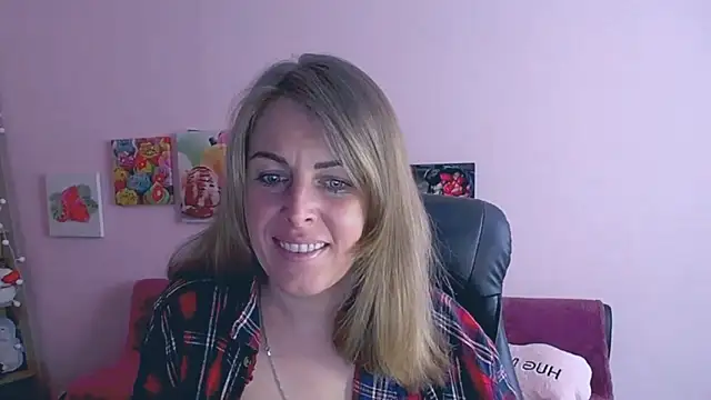 Snapshot of Hot_Milady chatting on 4, 3, 2025 Hot Milady online show from 4, 3, 2025