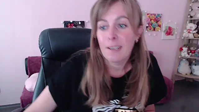 Snapshot of Hot_Milady chatting on 2, 6, 2026 Hot Milady online show from 2, 6, 2026