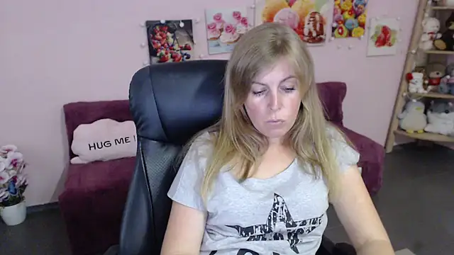 Hot Milady online show from 2, 7, 2026