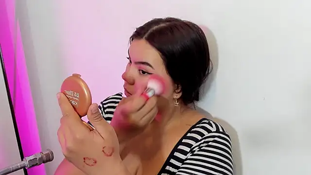 klhoe boobs online show from 2, 5, 2026
