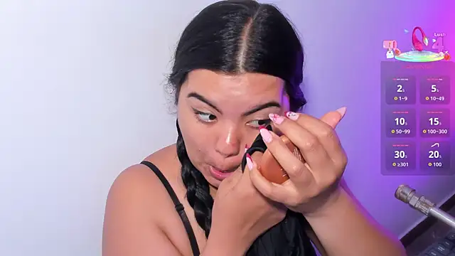 klhoe boobs online show from 6, 8, 2026