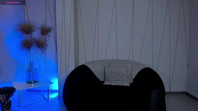 Snapshot of ValeriaRoldanX chatting on 8, 7, 2026 ValeriaRoldanX online show from 8, 7, 2026