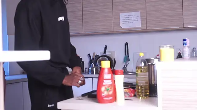 MacTroy online show from 7, 10, 2025