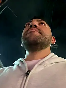 JuanZapata33 online show from 8, 12, 2024