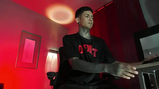 Snapshot of Travistanner_28 chatting on 19, 3, 2026 Travistanner 28 online show from 19, 3, 2026