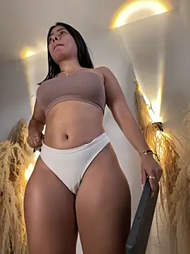 Snapshot of AlessaPears chatting on 4, 1, 2025 AlessaPears online show from 4, 1, 2025