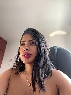 Snapshot of AlessaPears chatting on 8, 1, 2025 AlessaPears online show from 8, 1, 2025