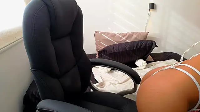 Snapshot of AlessaPears chatting on 20, 2, 2025 AlessaPears online show from 20, 2, 2025