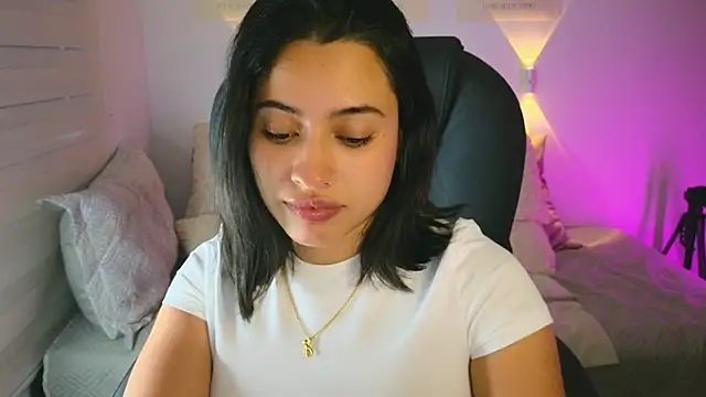 Snapshot of AlessaPears chatting on 28, 9, 2025 AlessaPears online show from 28, 9, 2025