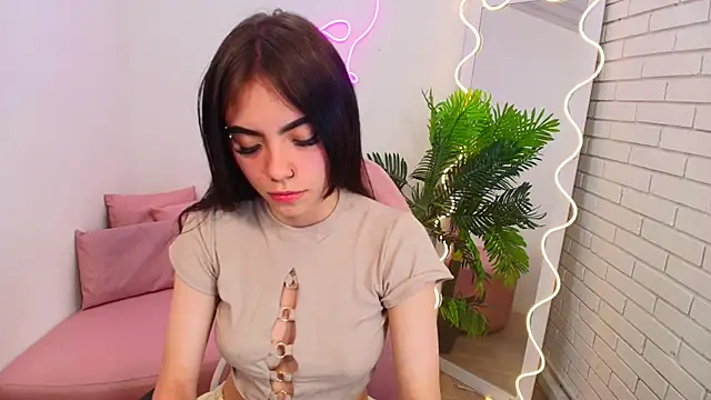 Roxanne tay online show from 11, 12, 2024