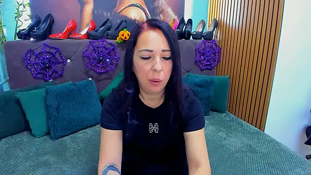 LauraSin online show from 24, 10, 2025