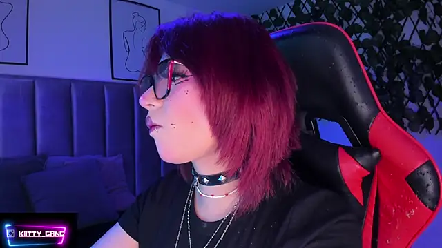 Snapshot of Kitty_Gang chatting on 4, 10, 2025 Kitty Gang online show from 4, 10, 2025