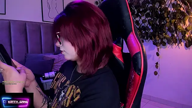 Kitty Gang online show from 20, 11, 2025