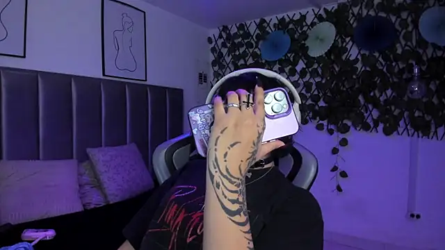 Kitty Gang online show from 14, 7, 2026