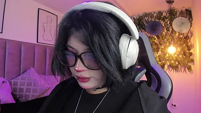 Kitty Gang online show from 5, 8, 2026