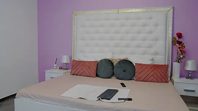 Lenna Paul online show from 19, 3, 2025