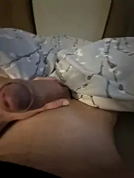 Snapshot of CoupleFun80x chatting on 6, 4, 2026 CoupleFun80x online show from 6, 4, 2026