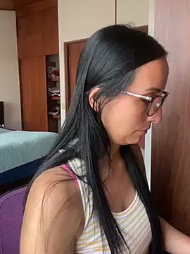 yaralyminjo2 online show from 4, 3, 2025