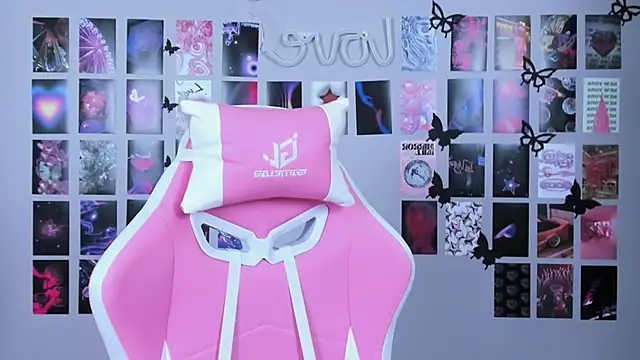 MiaMilas online show from 12, 2, 2025