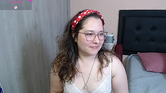 Snapshot of May_Carlier chatting on 2, 12, 2024 May Carlier online show from 2, 12, 2024